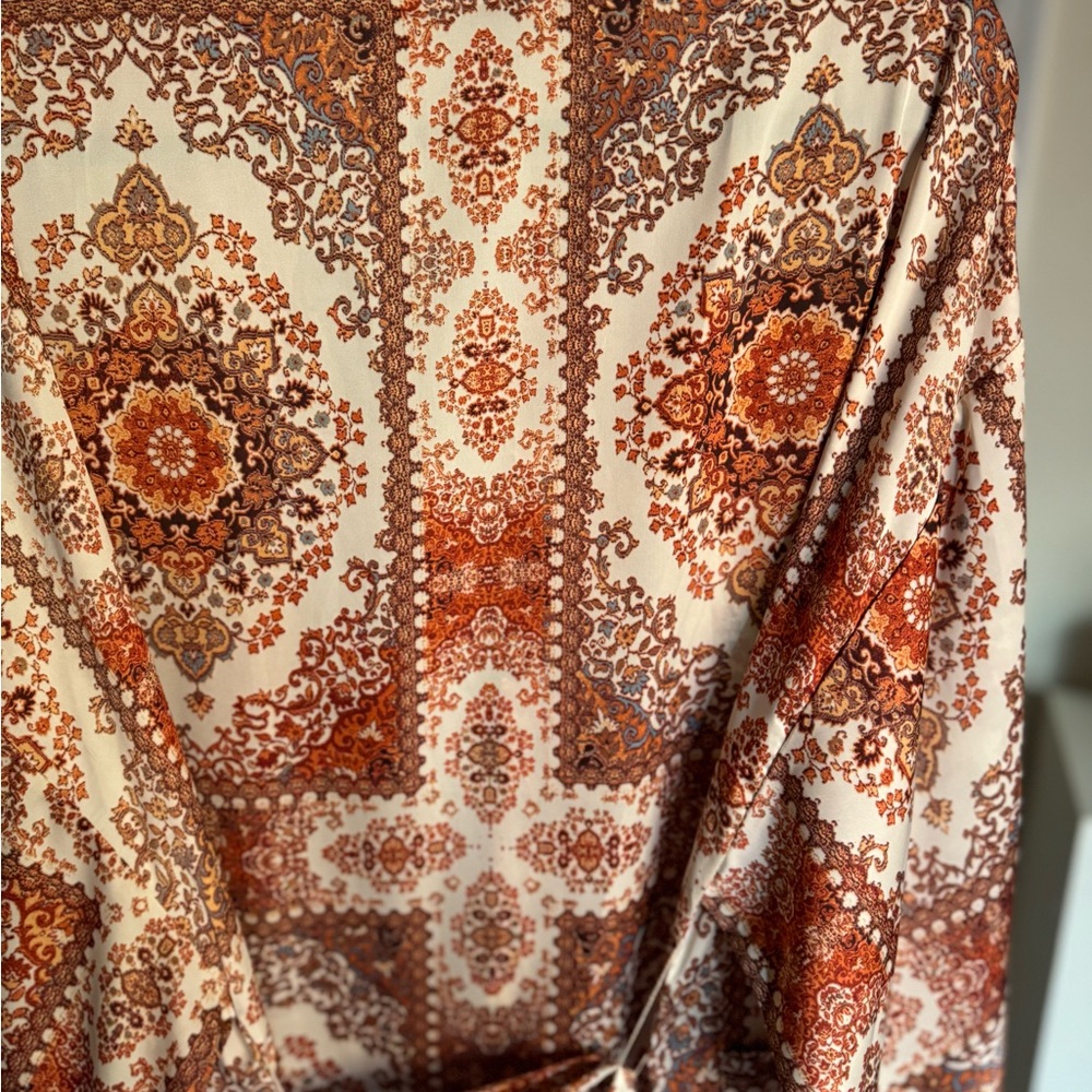 Molly Green silk like kimono size small in orange